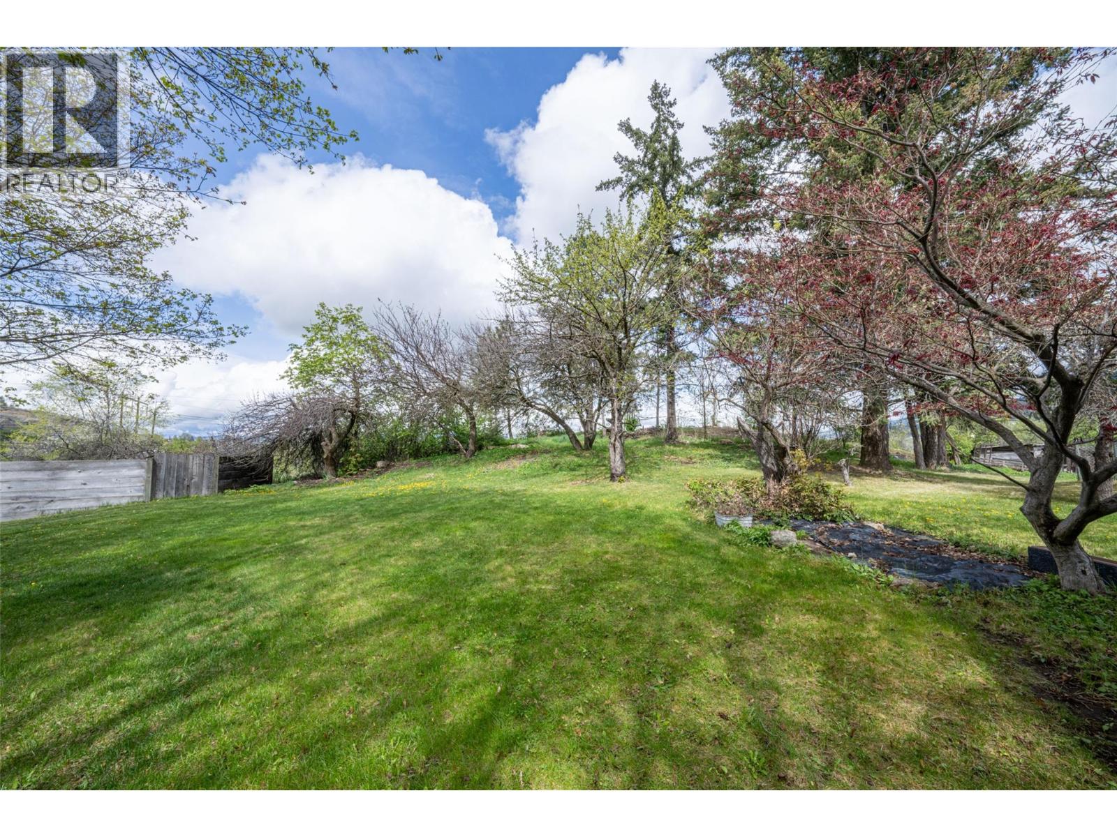  10003 6 Highway, Vernon