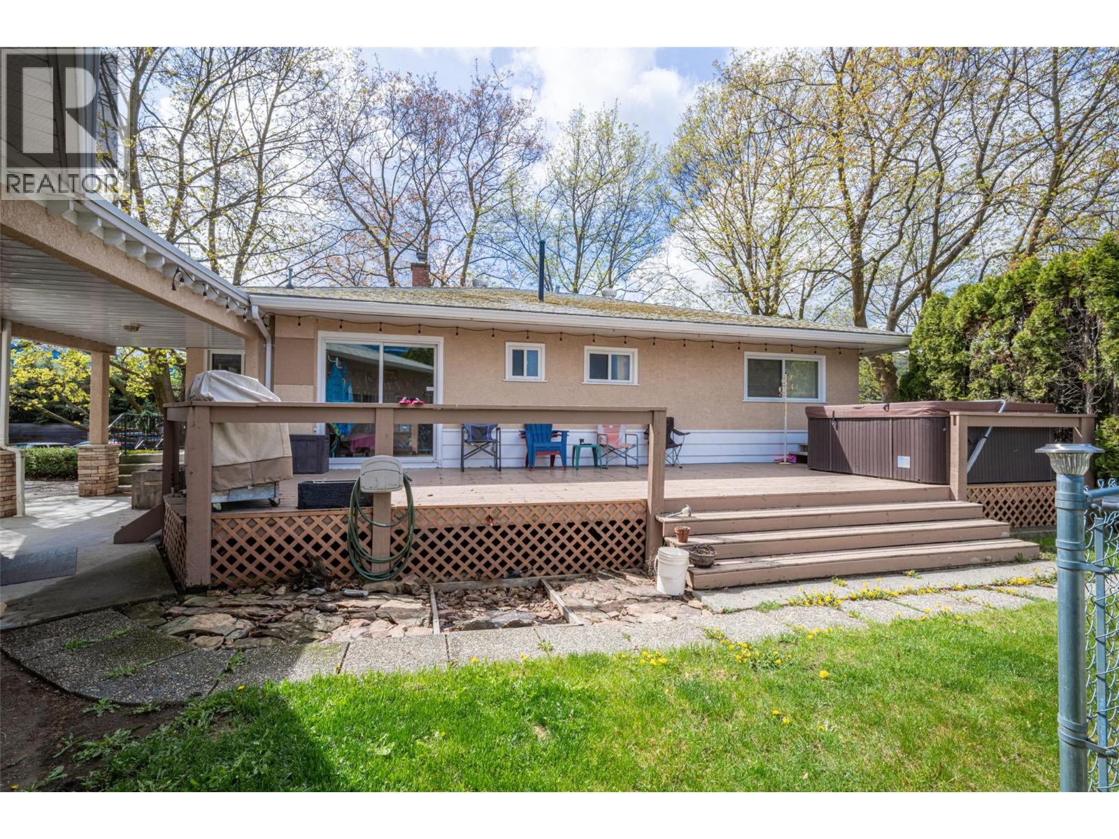  10003 6 Highway, Vernon