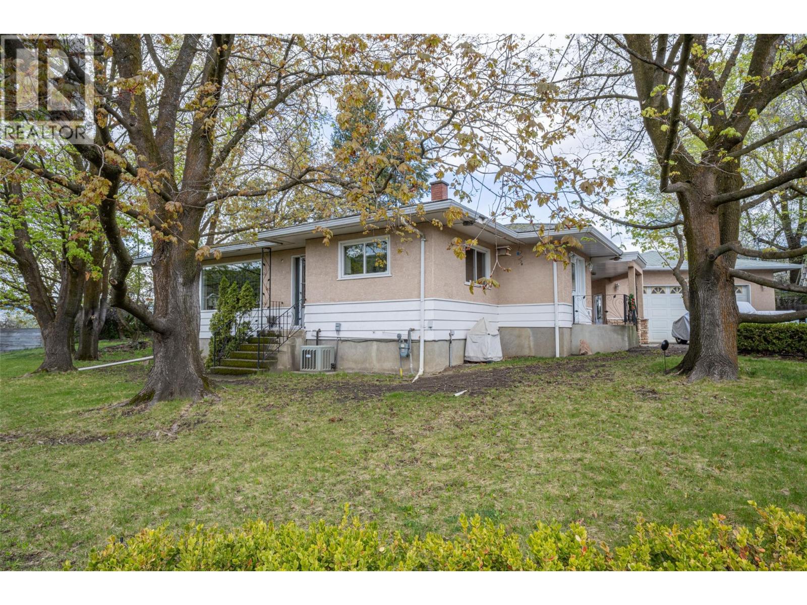  10003 6 Highway, Vernon