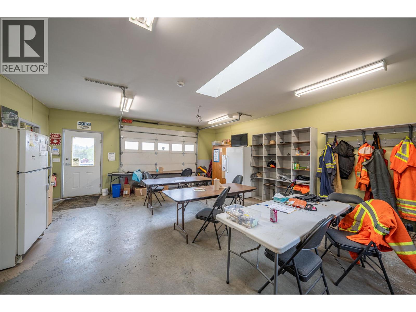  10003 6 Highway, Vernon