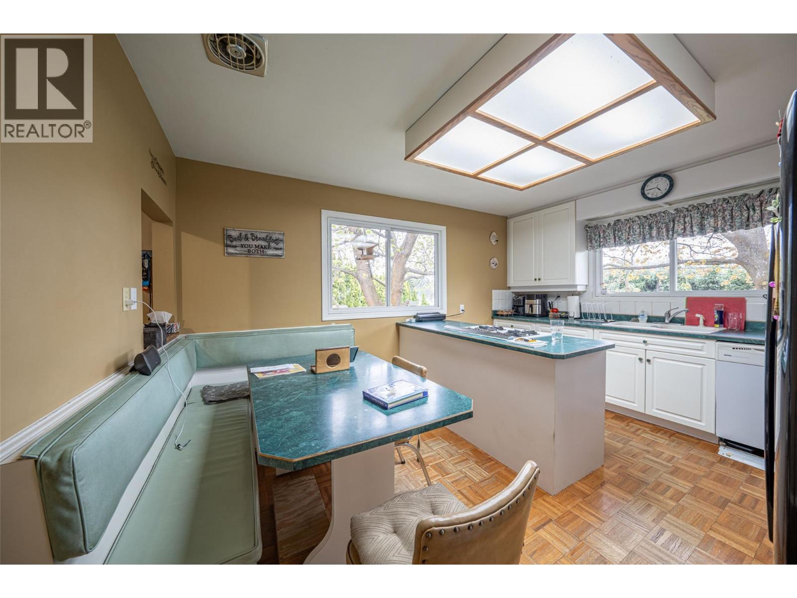  10003 6 Highway, Vernon