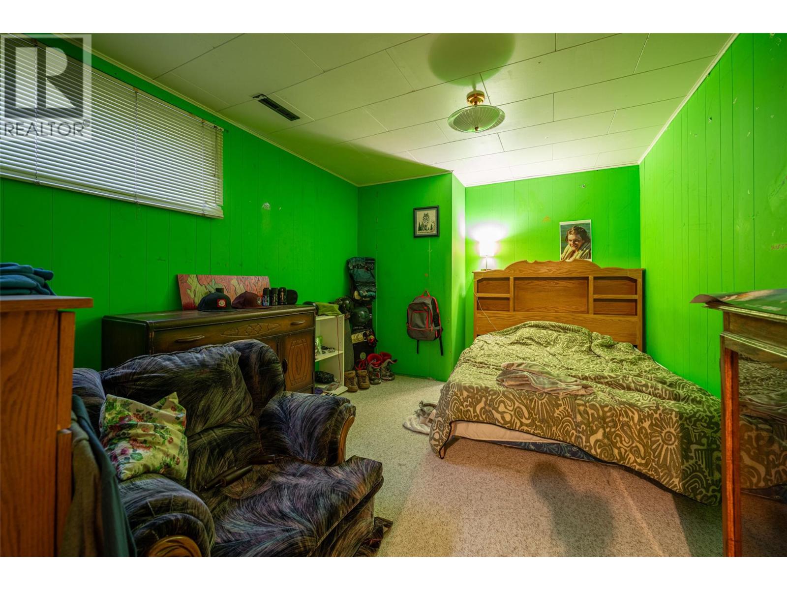  10003 6 Highway, Vernon