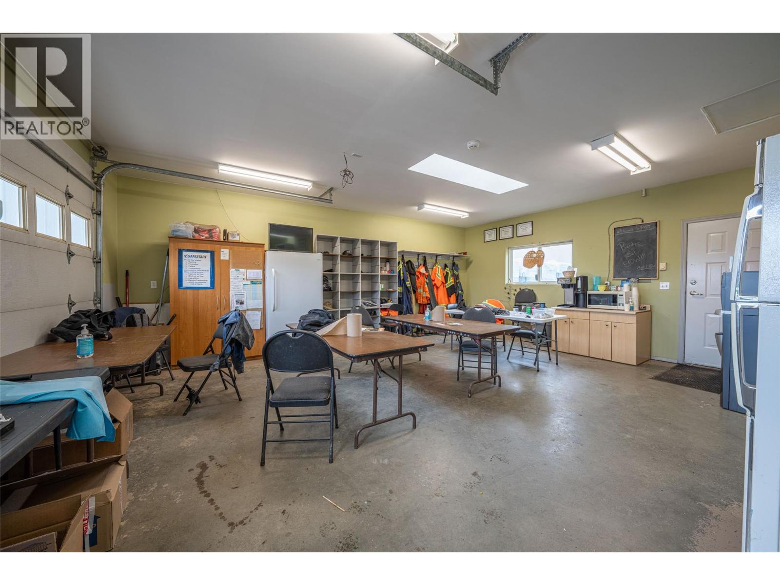  10003 6 Highway, Vernon