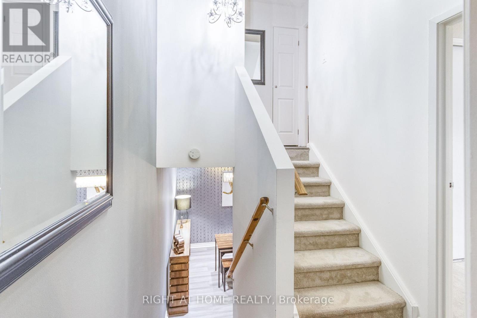 117 – 219 MILESTONE CRESCENT,Aurora (Aurora Village),,