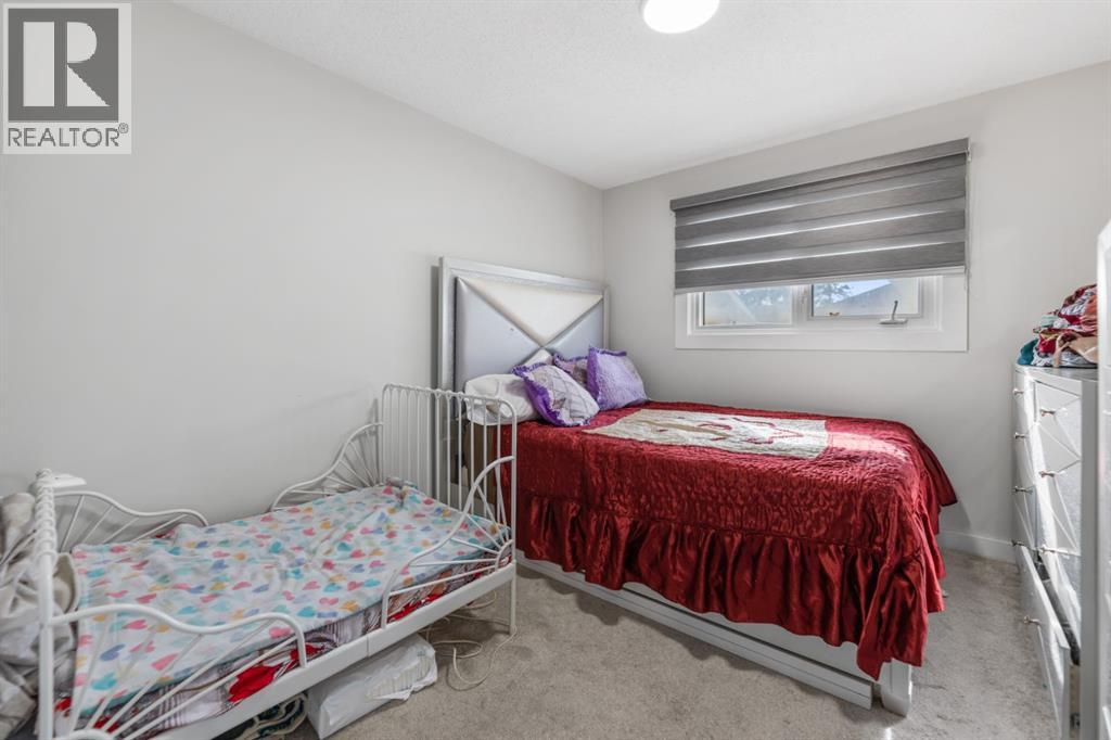 259 MANORA CRESCENT NE - 15
