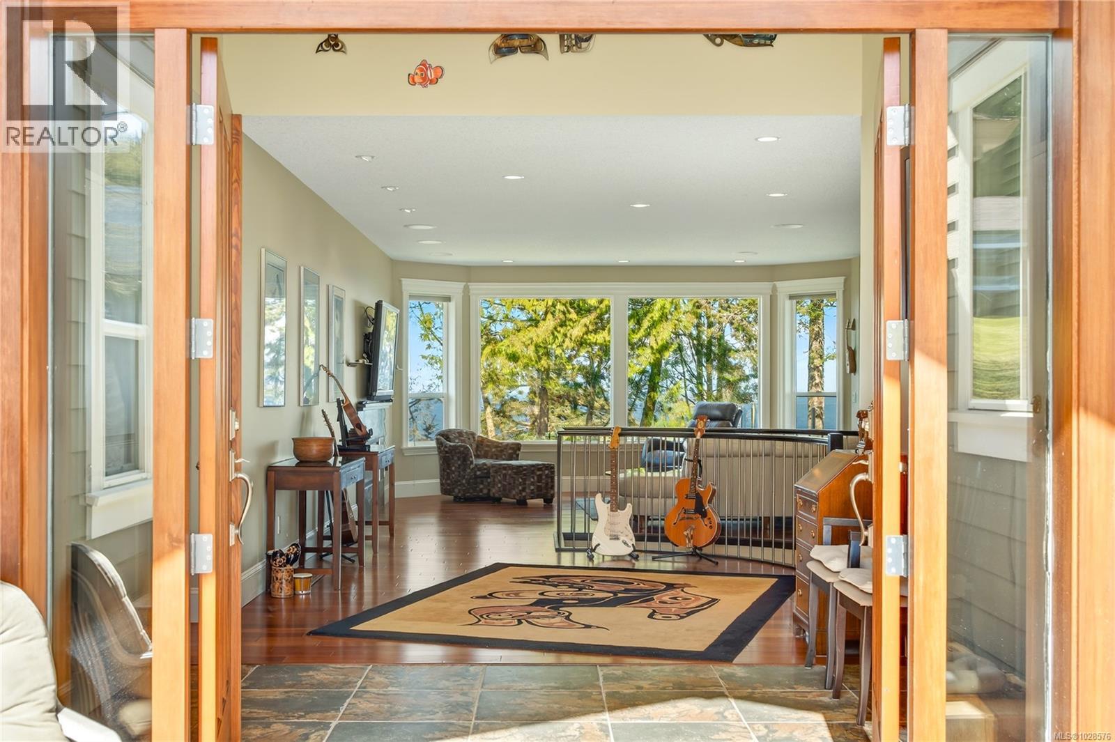 5450 Bayshore Dr, Nanaimo