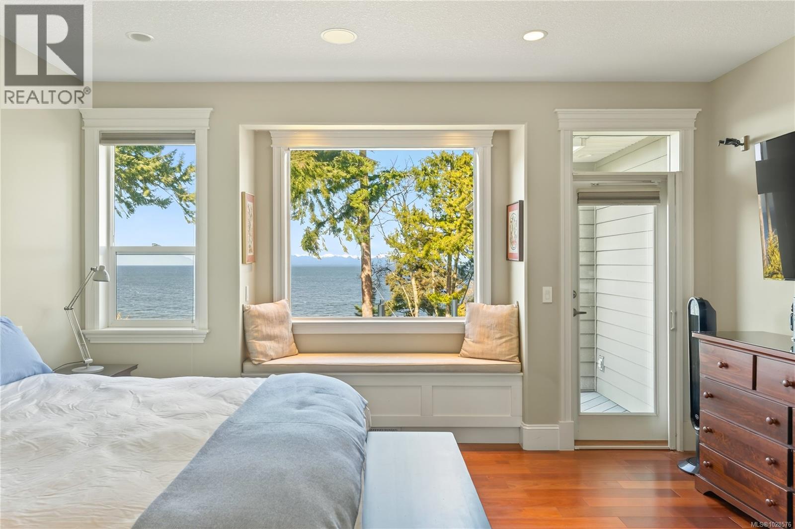 5450 Bayshore Dr, Nanaimo