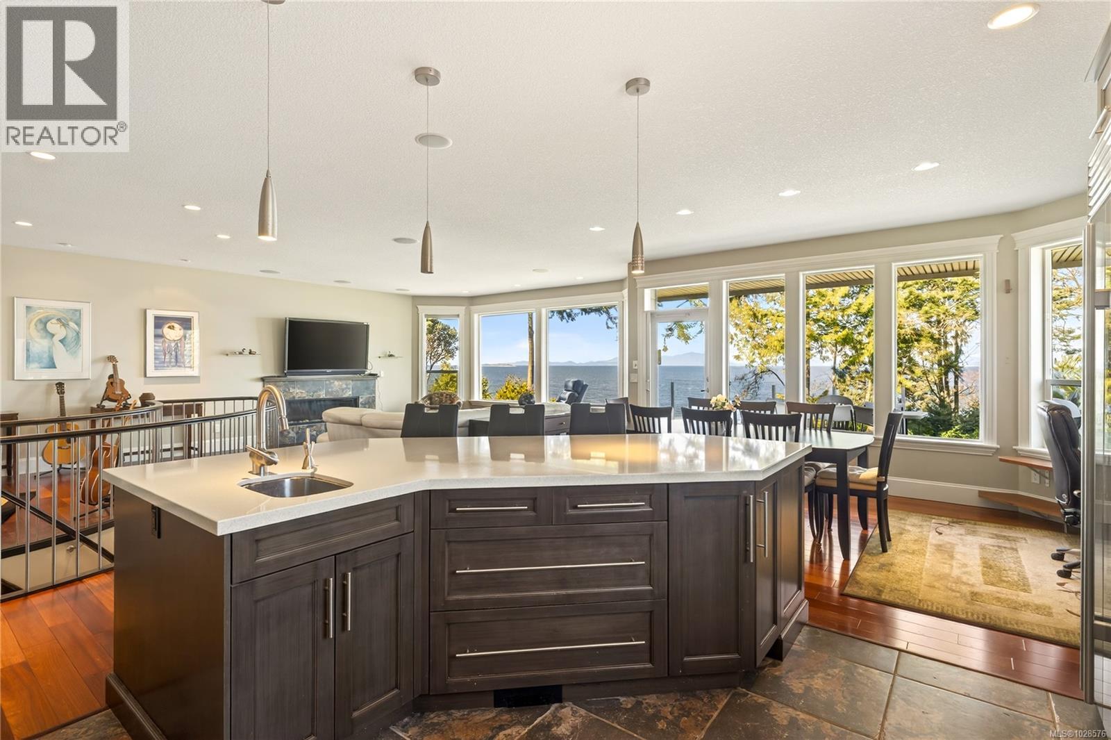 5450 Bayshore Dr, Nanaimo