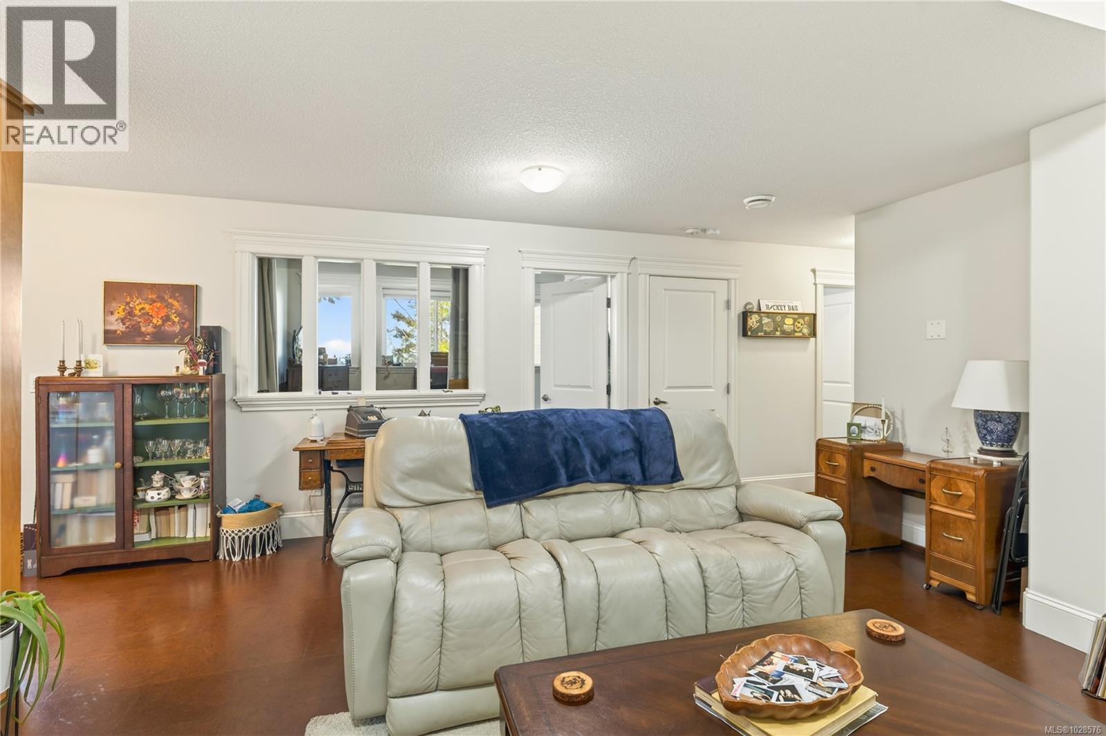 5450 Bayshore Dr, Nanaimo