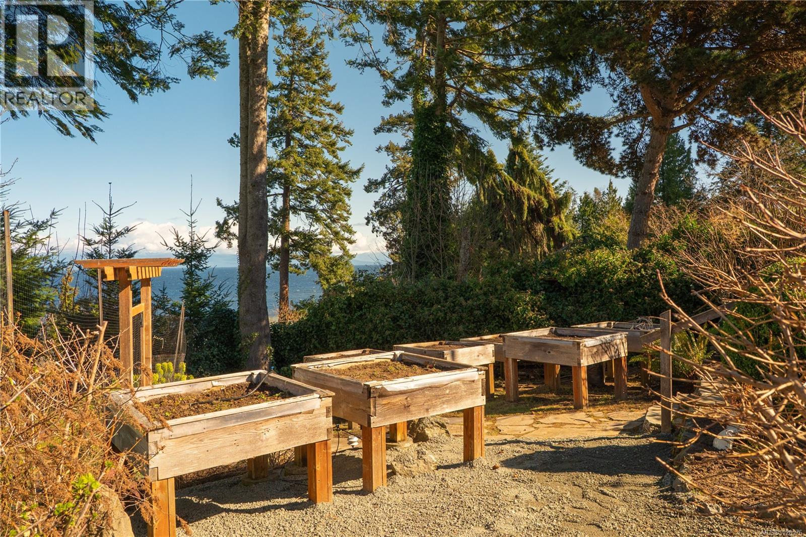 5450 Bayshore Dr, Nanaimo