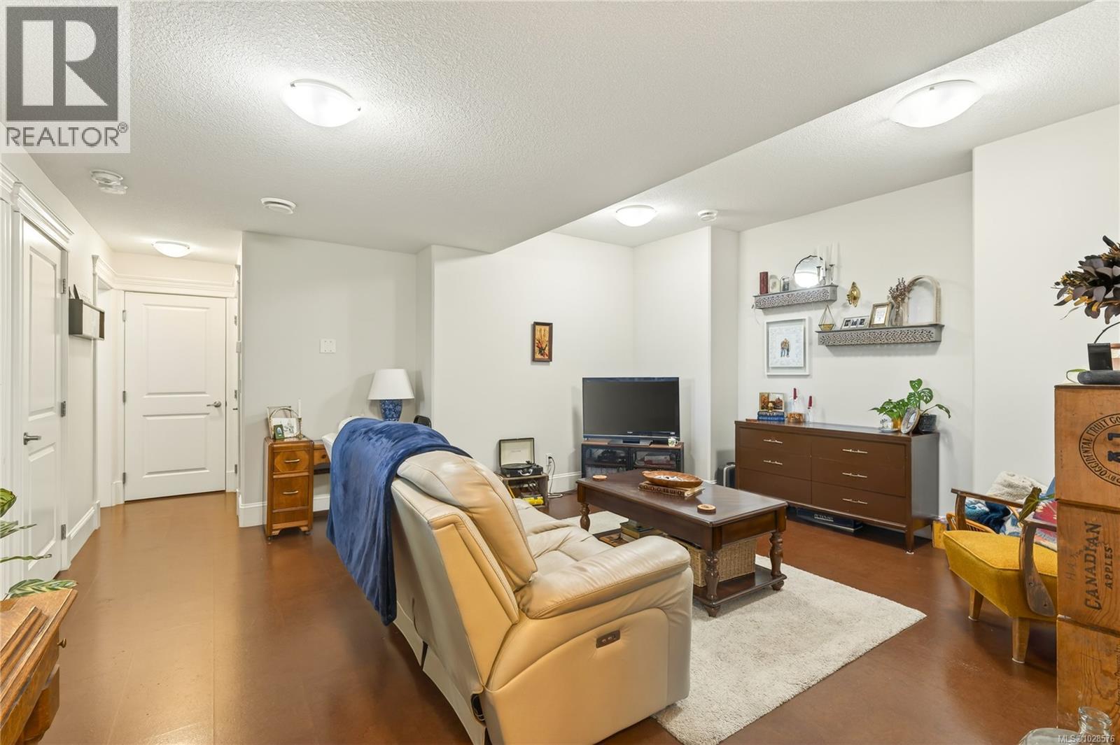 5450 Bayshore Dr, Nanaimo