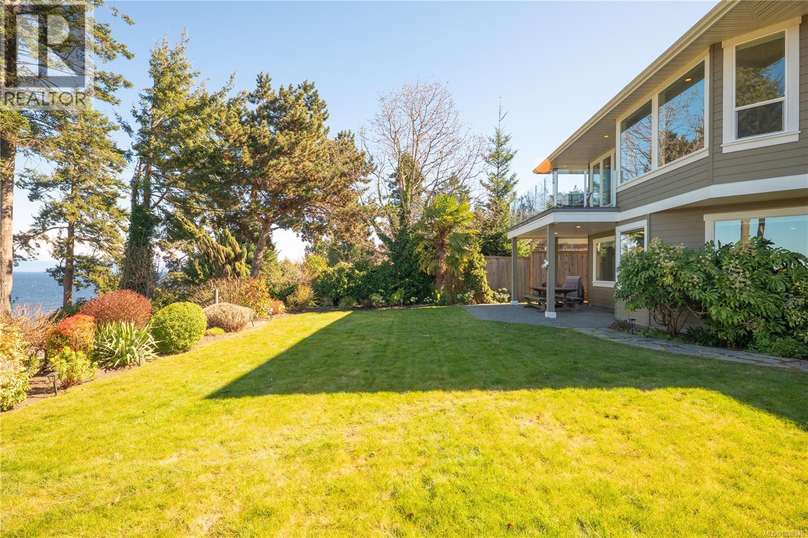 5450 Bayshore Dr, Nanaimo