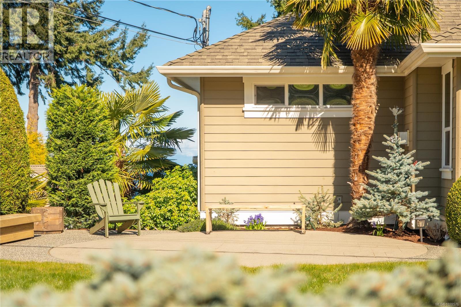 5450 Bayshore Dr, Nanaimo