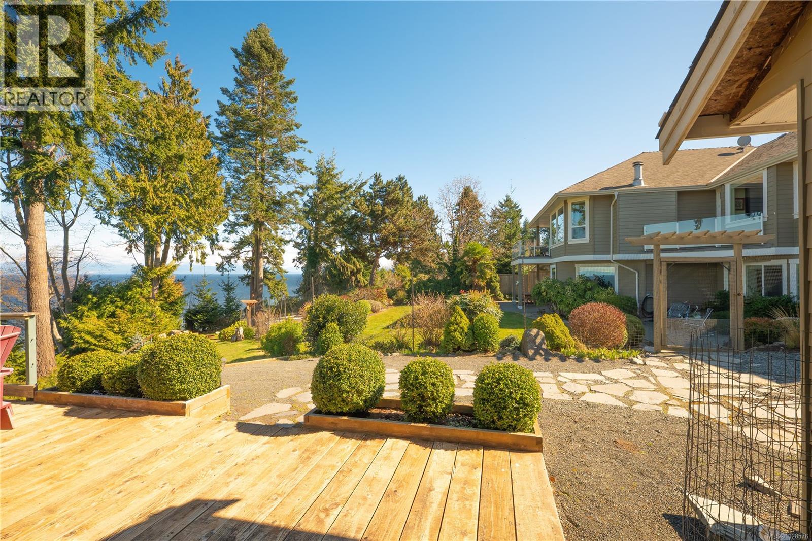 5450 Bayshore Dr, Nanaimo