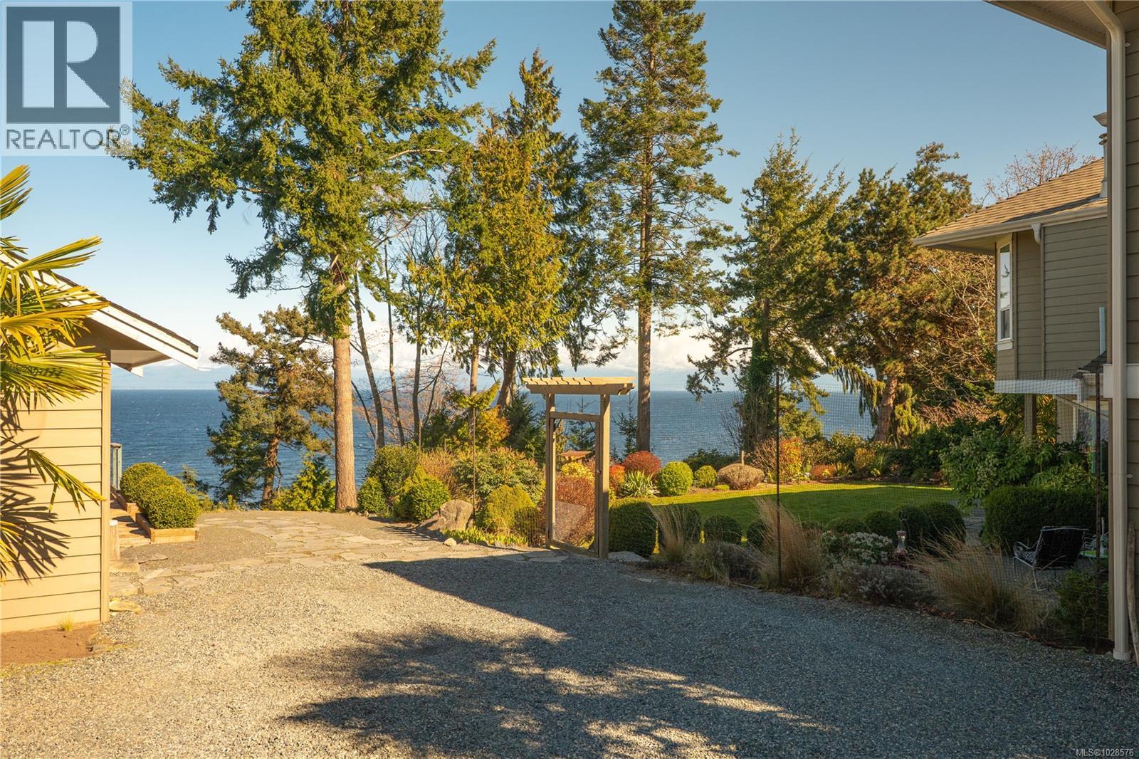 5450 Bayshore Dr, Nanaimo