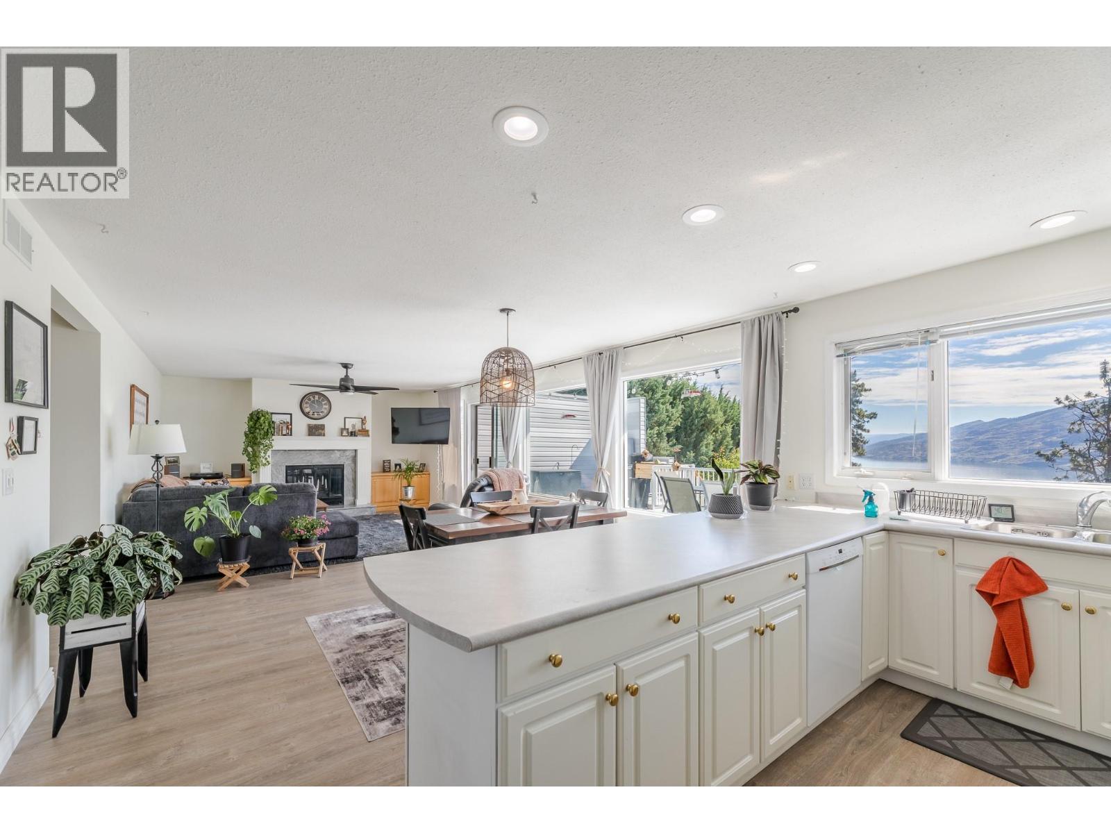 6471 Vernon Avenue - 49