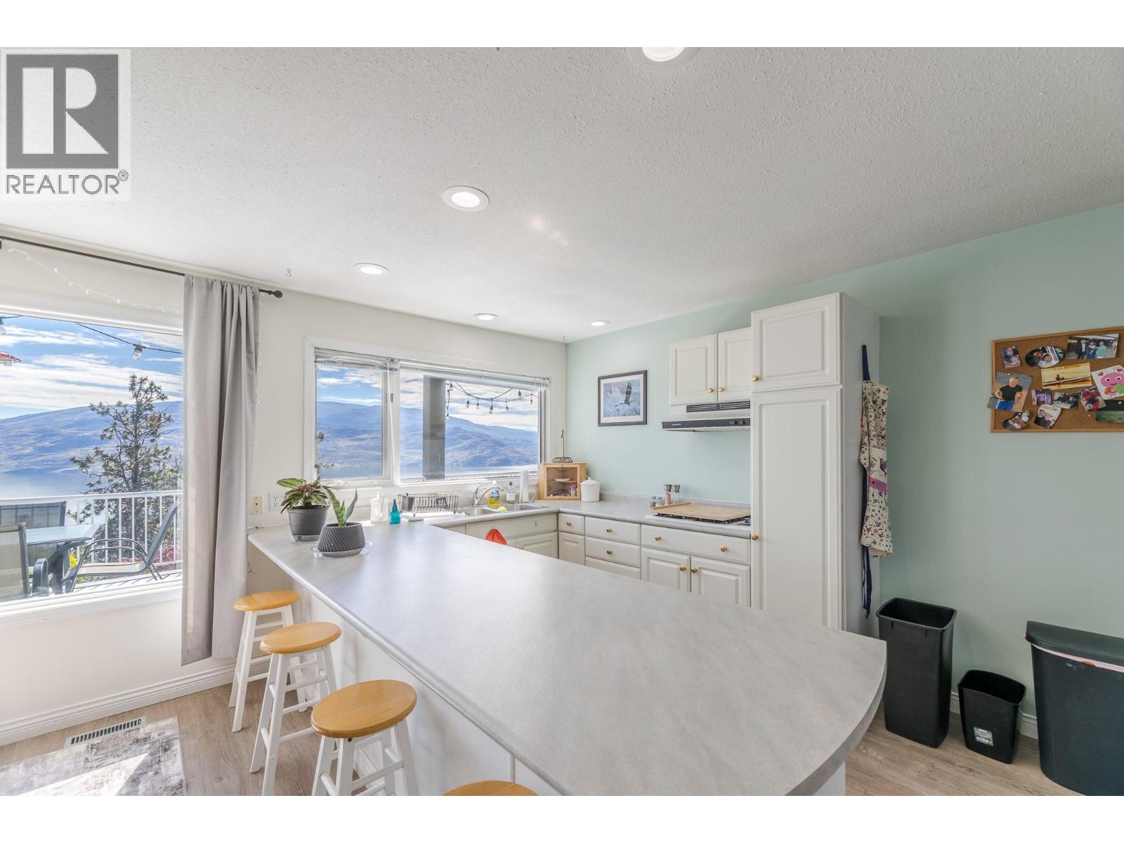 6471 Vernon Avenue - 48