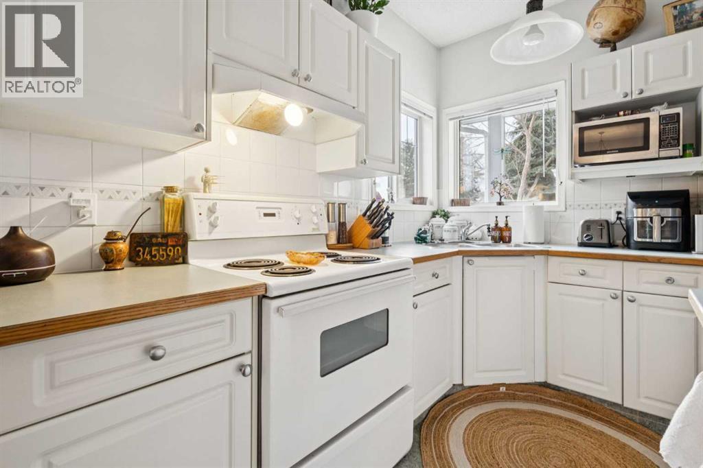 Single Family House for Sale in    Avenue SW Windsor Park Calgary 