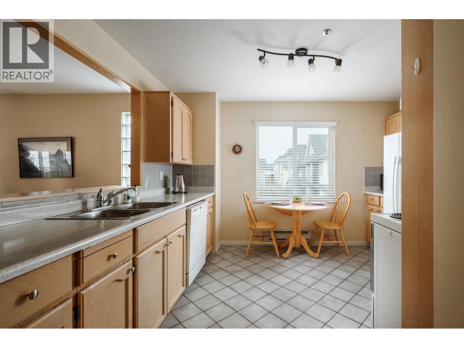 205 4988 47A AVENUE, Delta