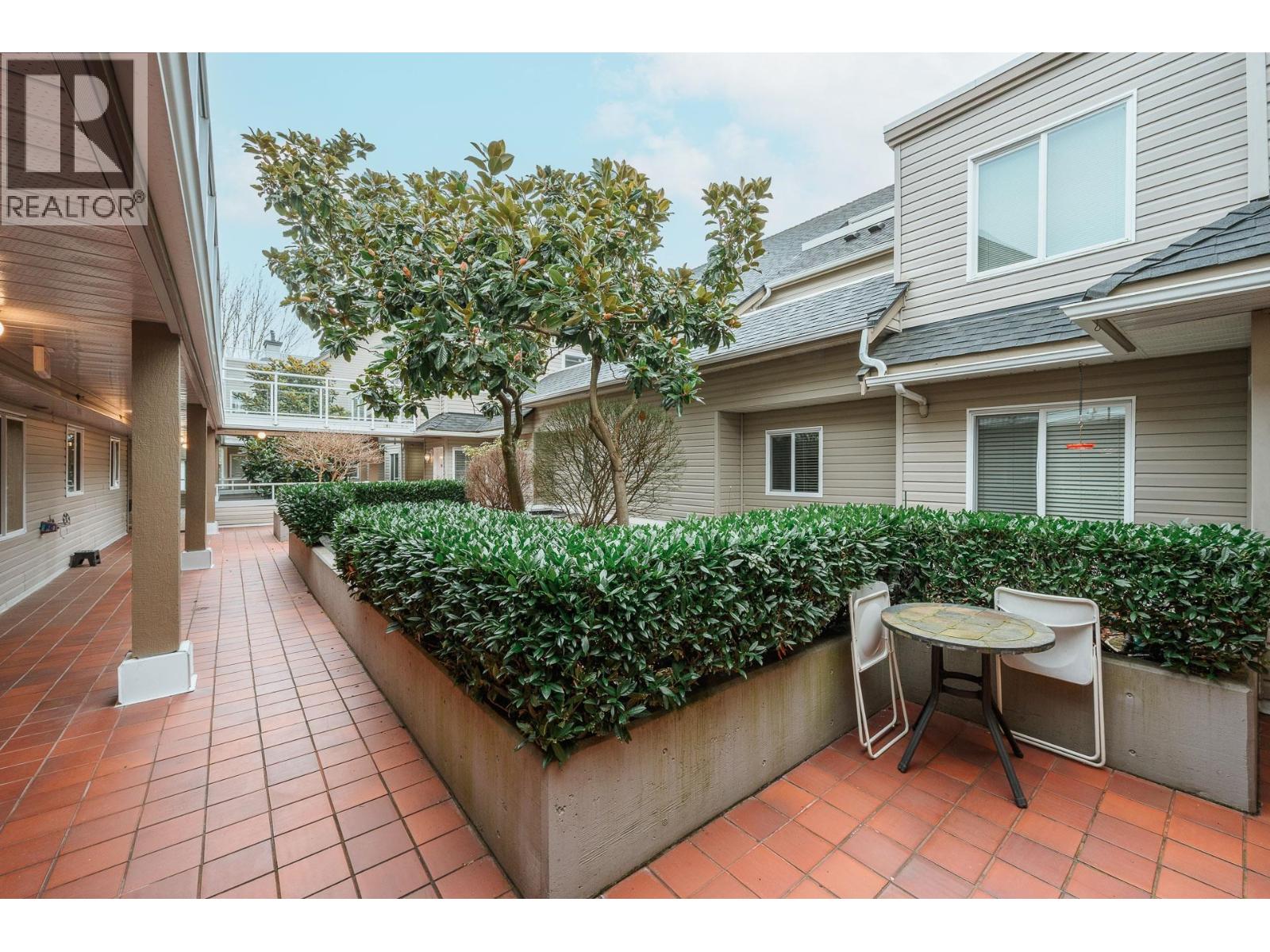 205 4988 47A AVENUE, Delta