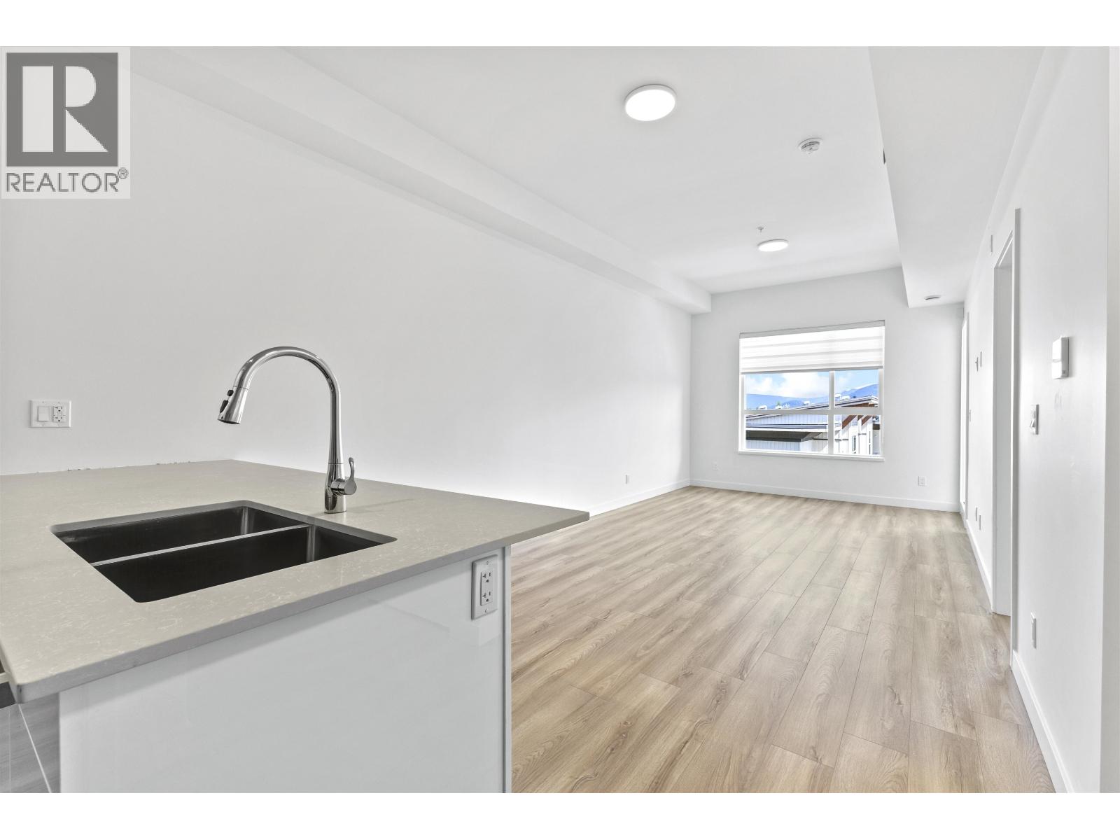 510 11913 BURNETT Street - photo 2