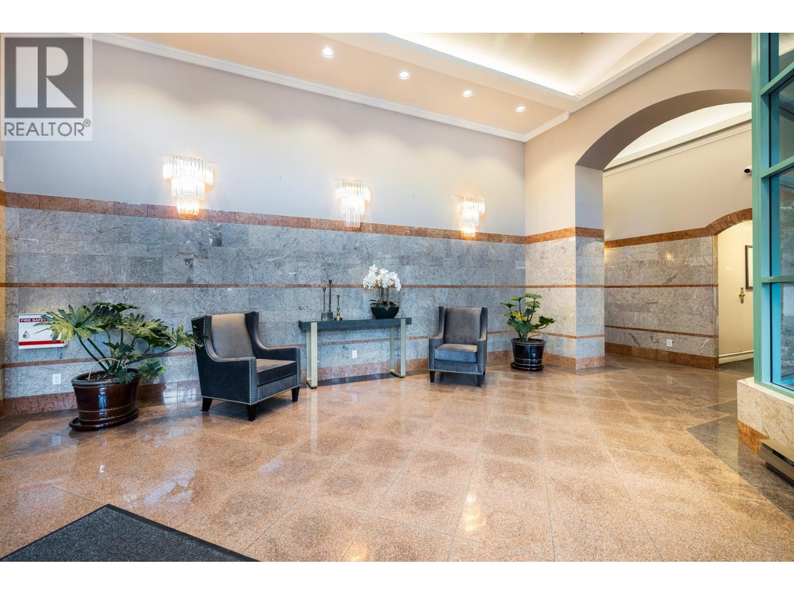 12C 338 TAYLOR WAY, West Vancouver