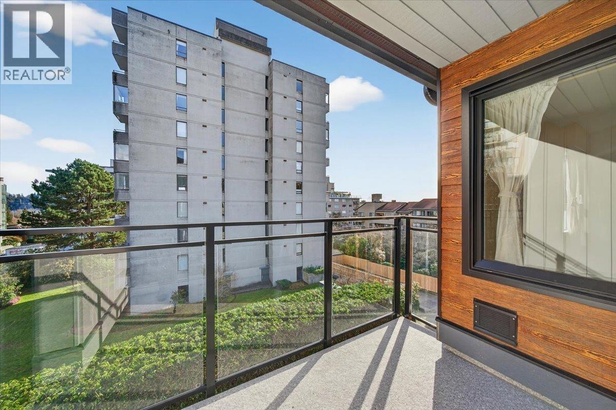 403 1340 DUCHESS AVENUE, West Vancouver