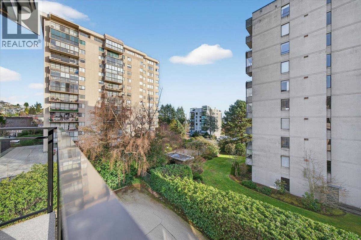 403 1340 DUCHESS AVENUE, West Vancouver