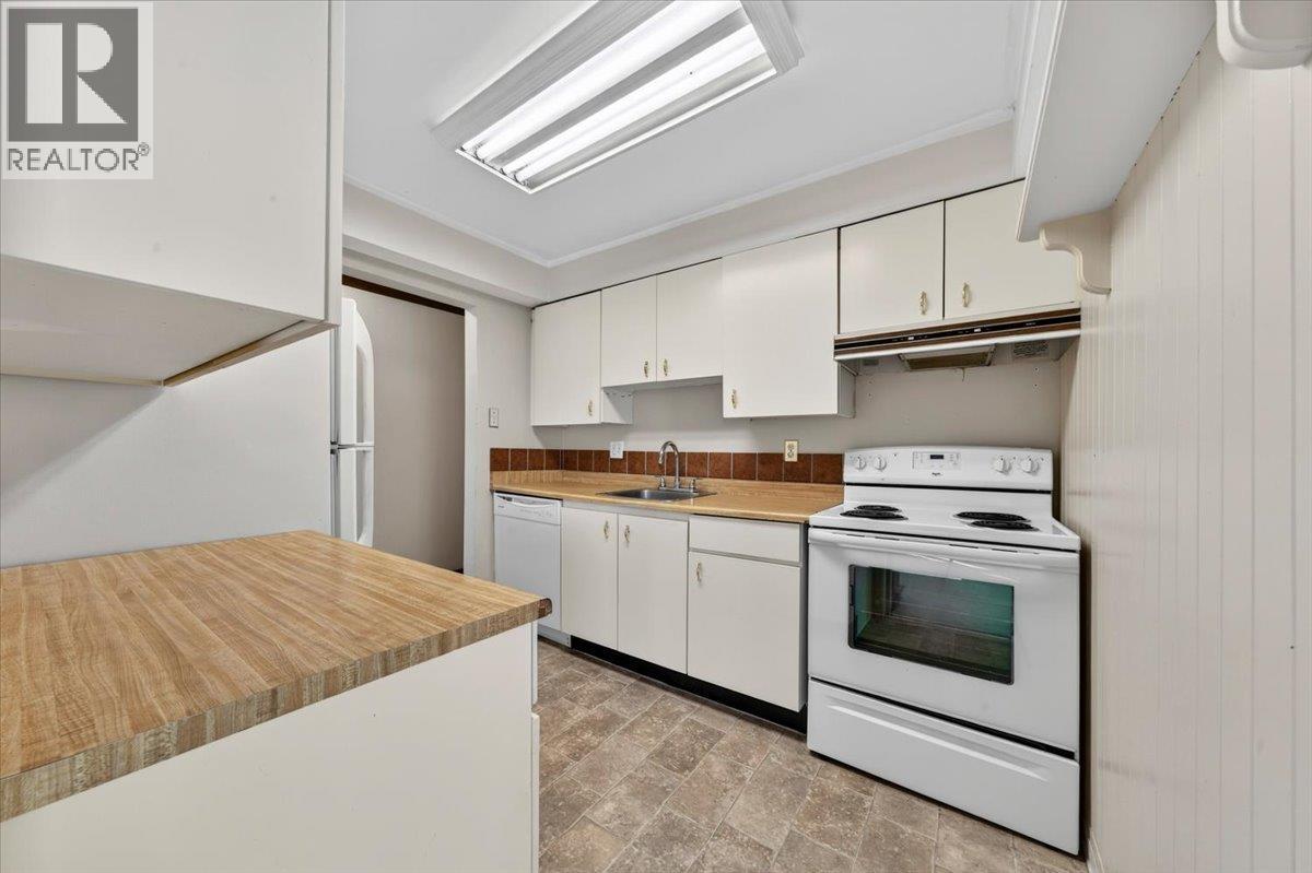 403 1340 DUCHESS AVENUE, West Vancouver