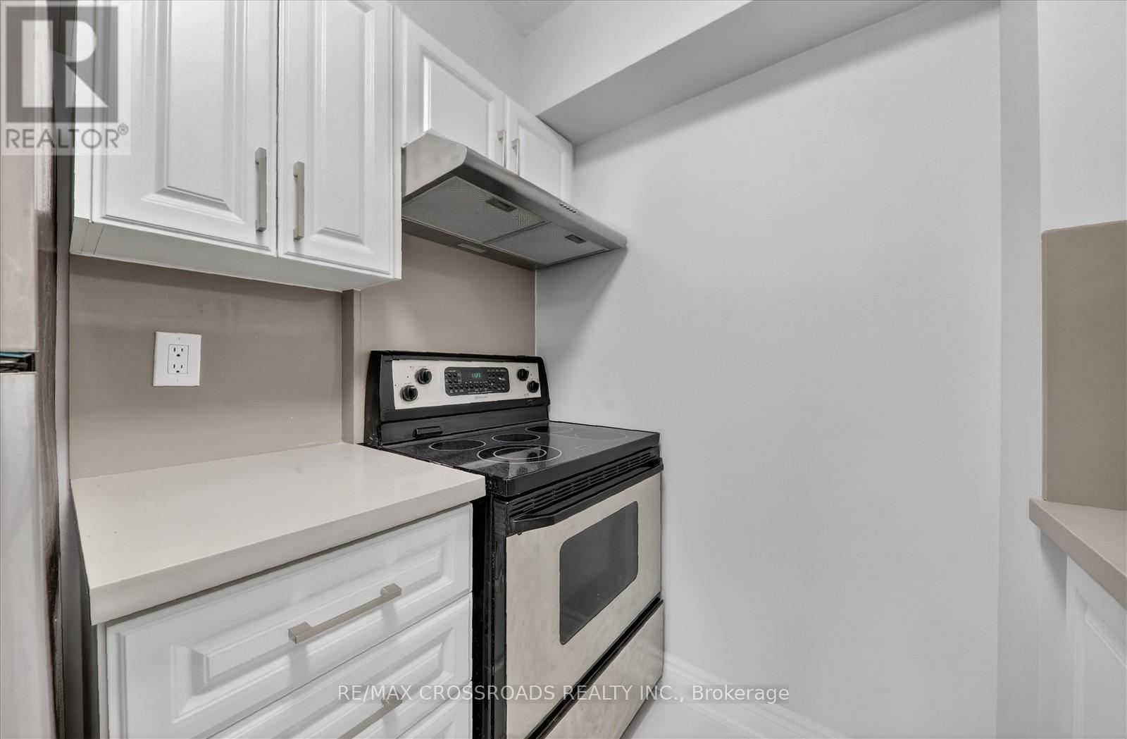 #113 5580 SHEPPARD AVENUE E - 18