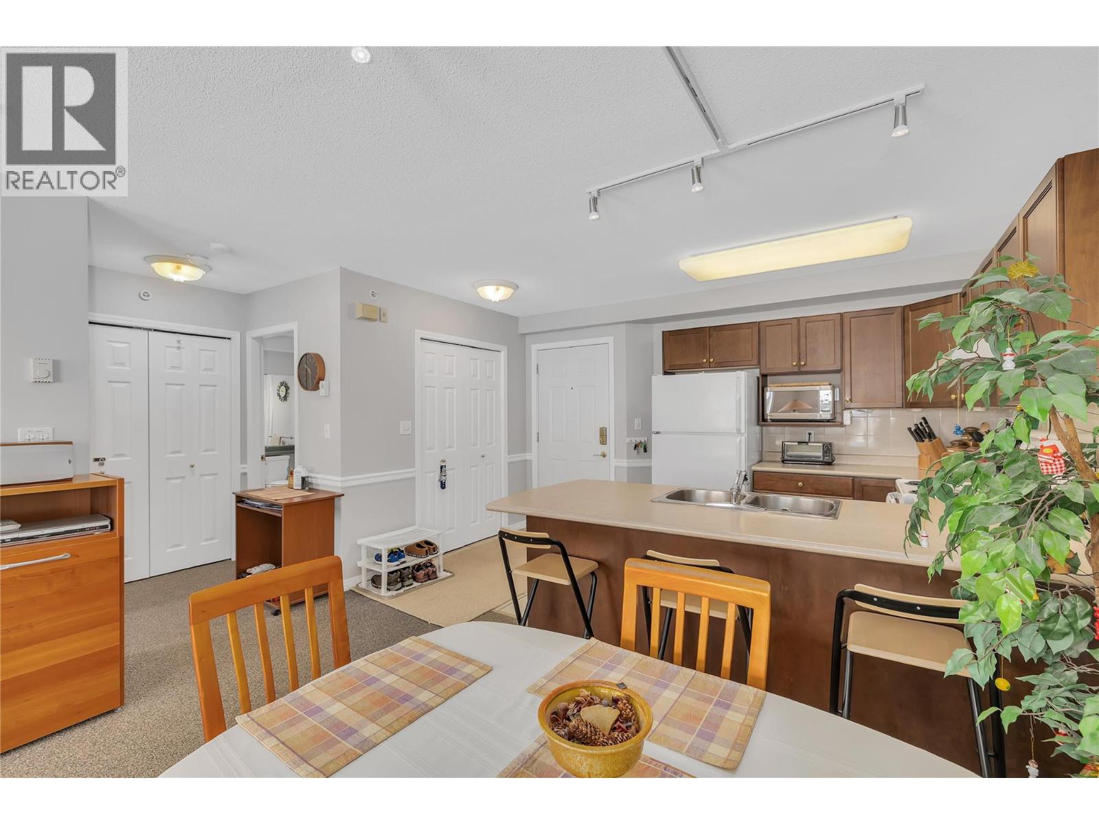 402 215 Kettleview Road, Big White