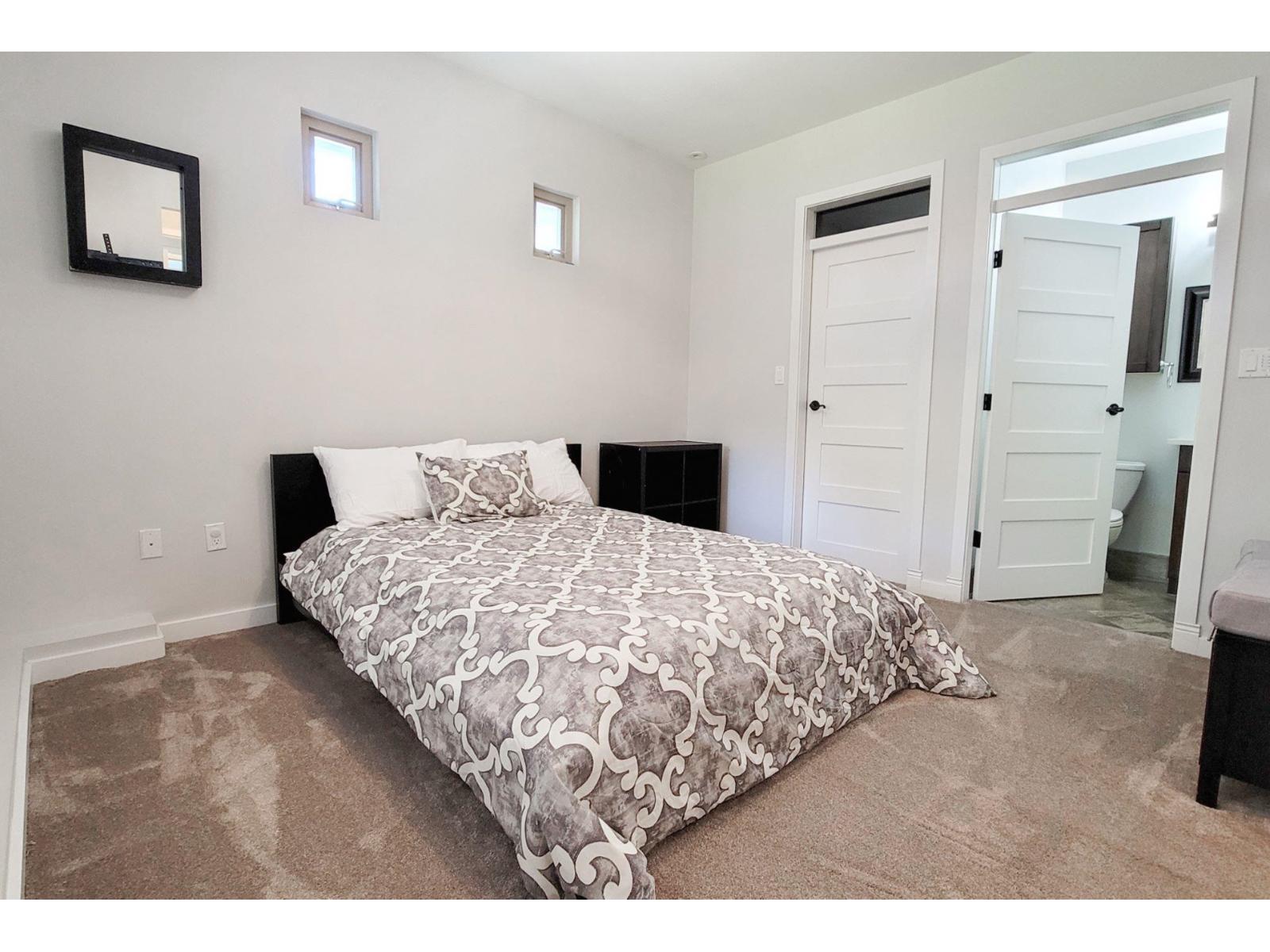 1247 STAYTE ROAD, White Rock