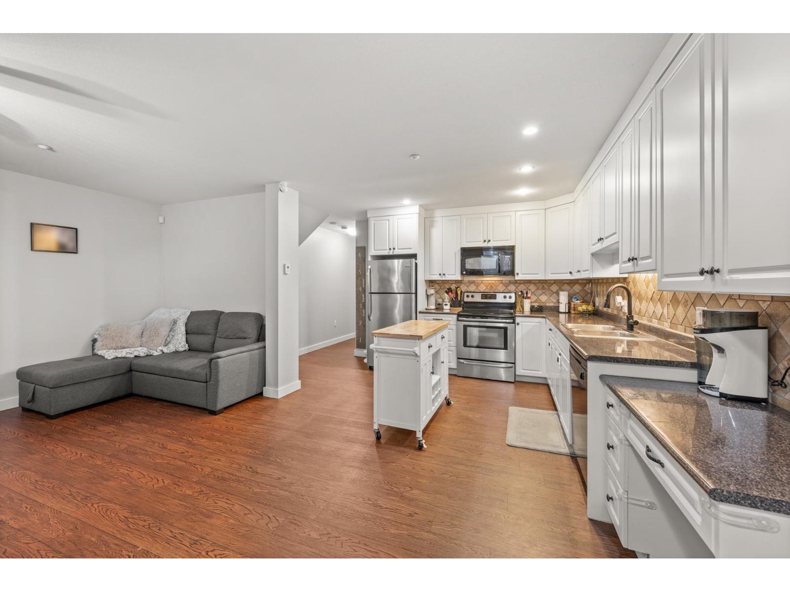 1247 STAYTE ROAD, White Rock