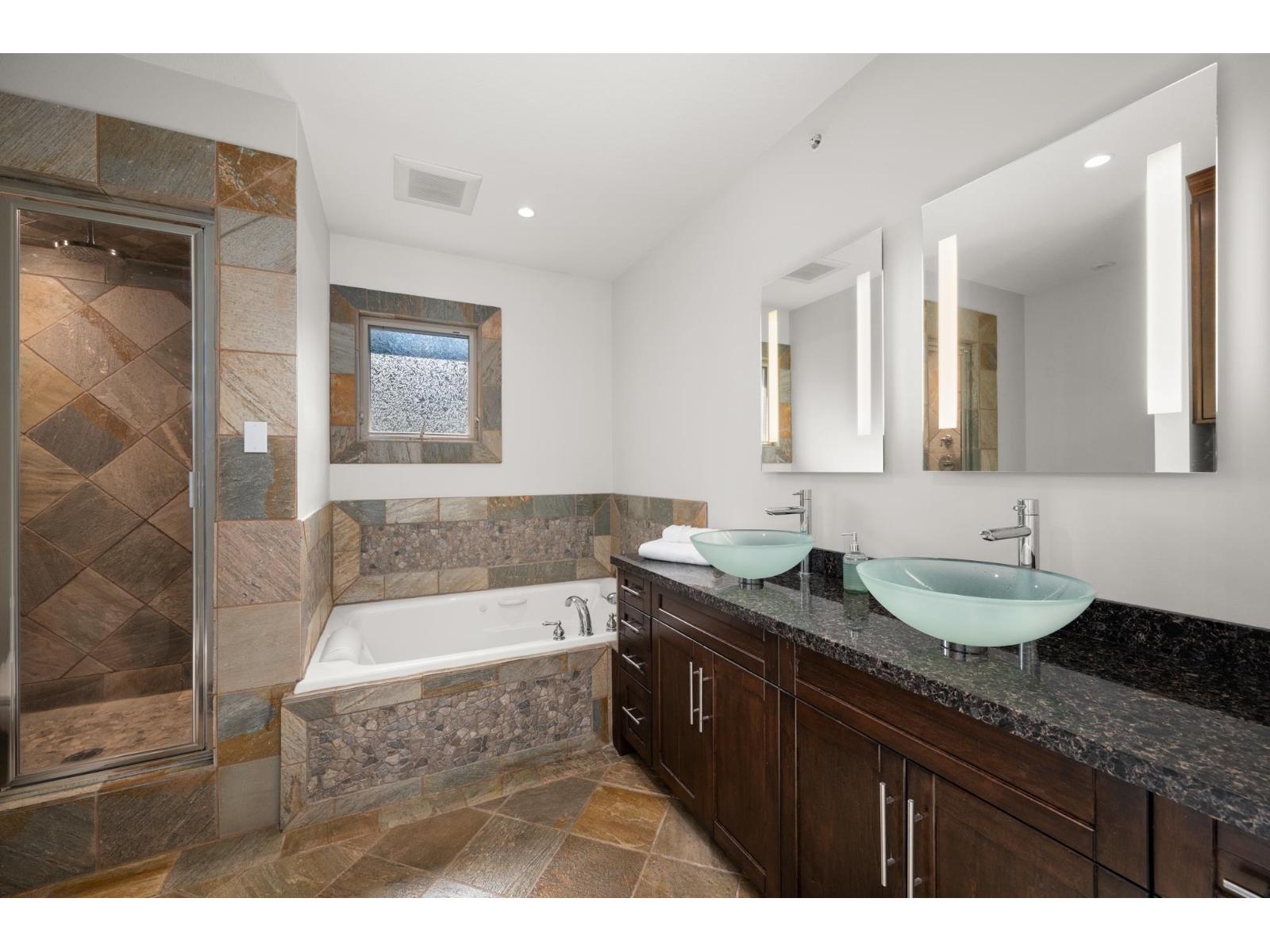 1247 STAYTE ROAD, White Rock