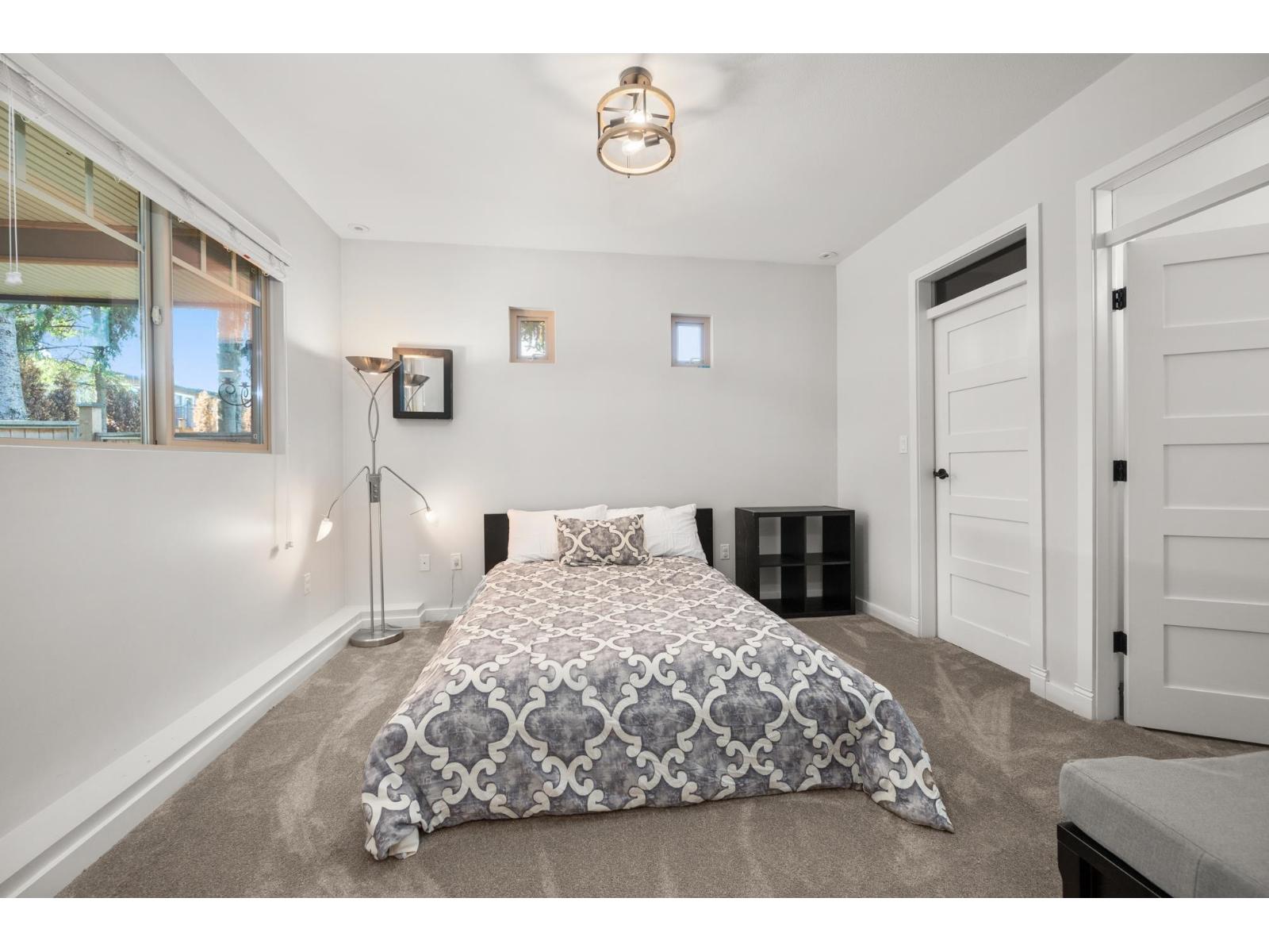 1247 STAYTE ROAD, White Rock