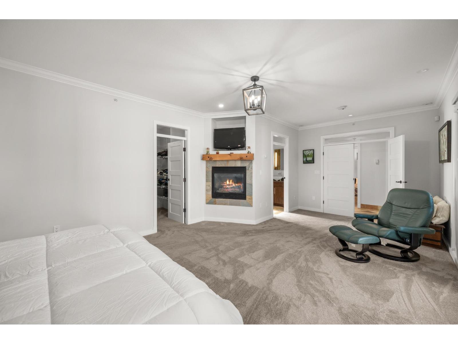 1247 STAYTE ROAD, White Rock