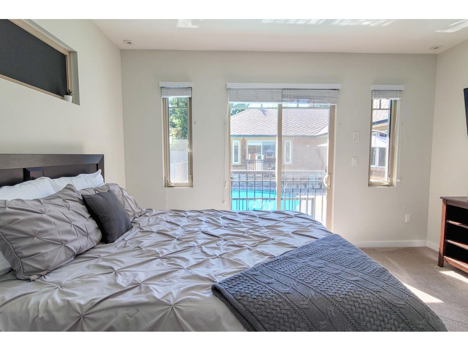 1247 STAYTE ROAD, White Rock