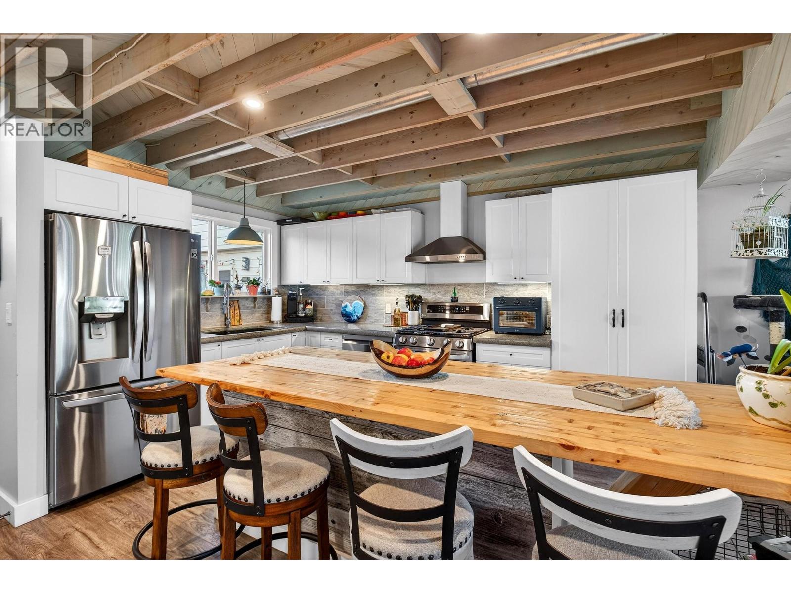 #4 170 Davie Road - 2
