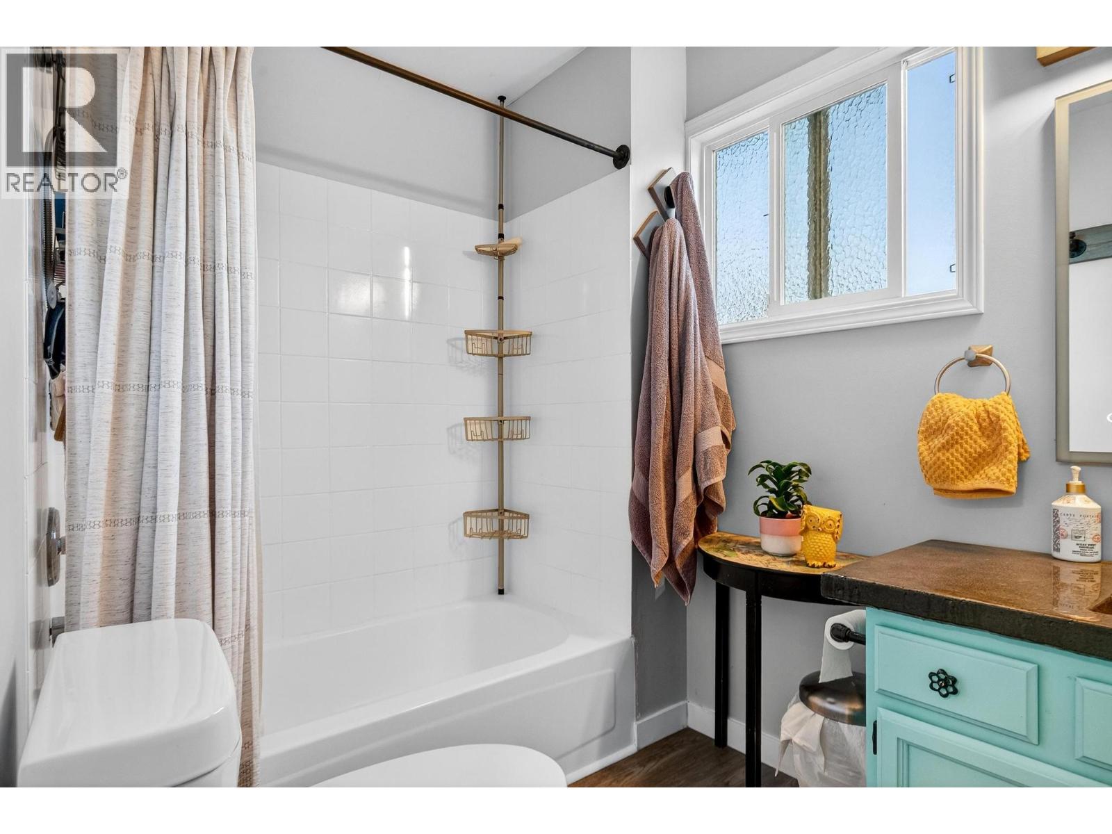 #4 170 Davie Road - 26