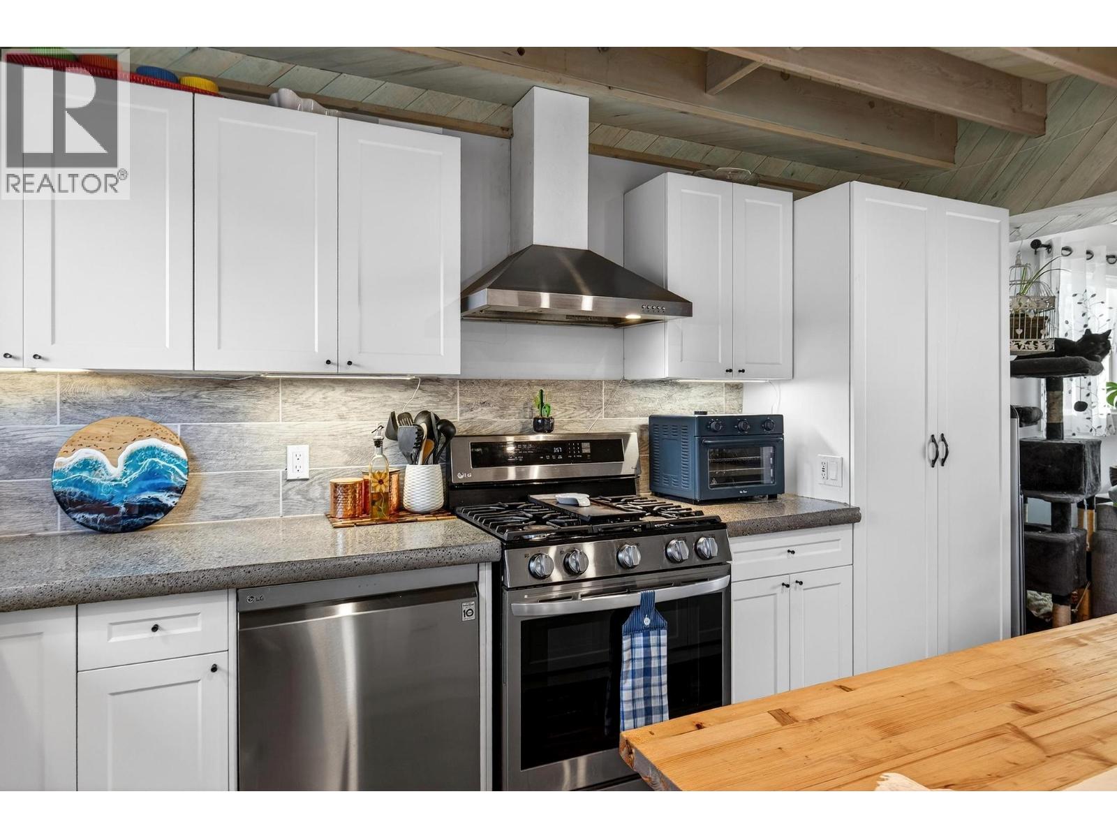#4 170 Davie Road - 8
