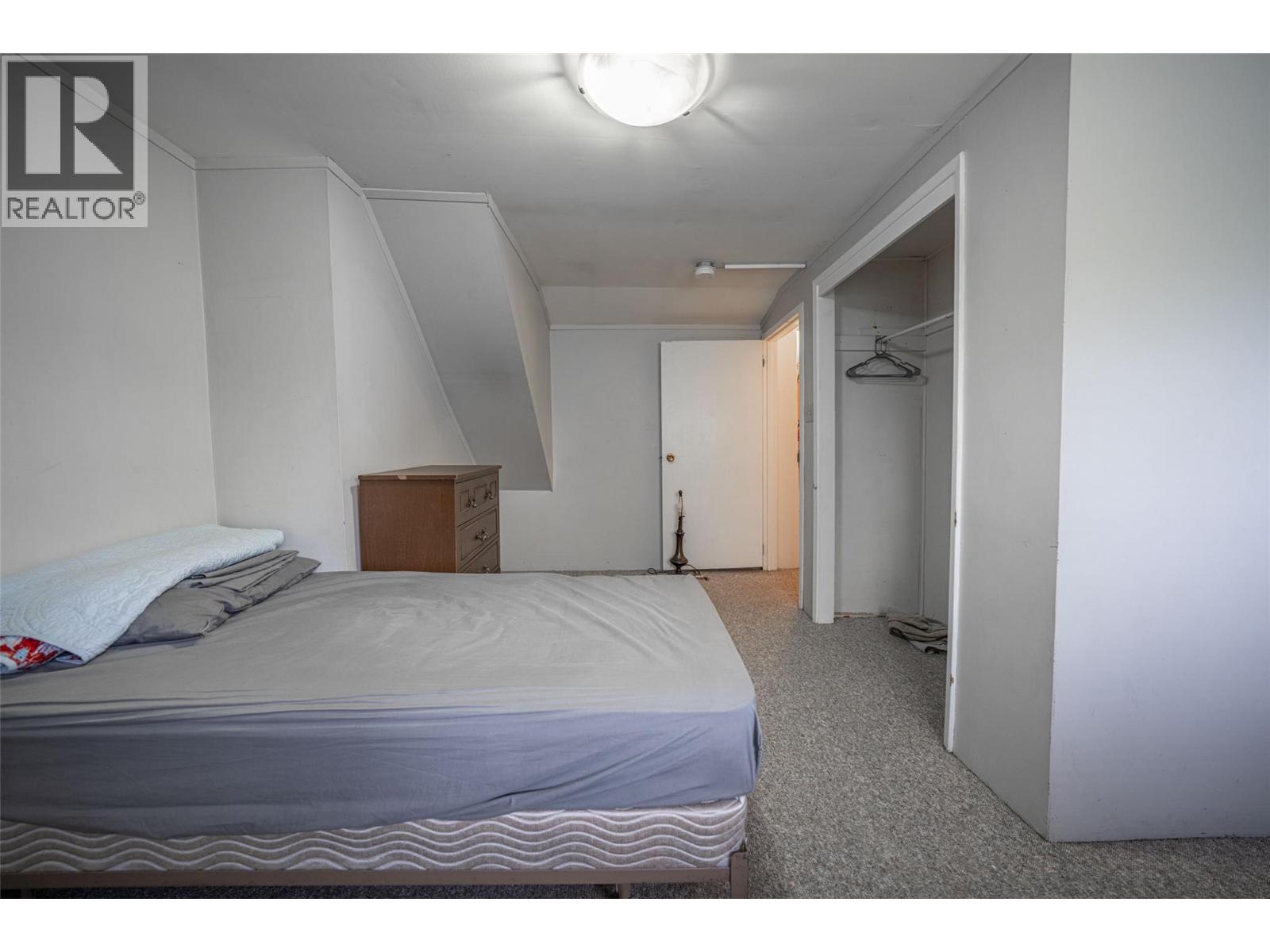 10091 6 Highway, Vernon