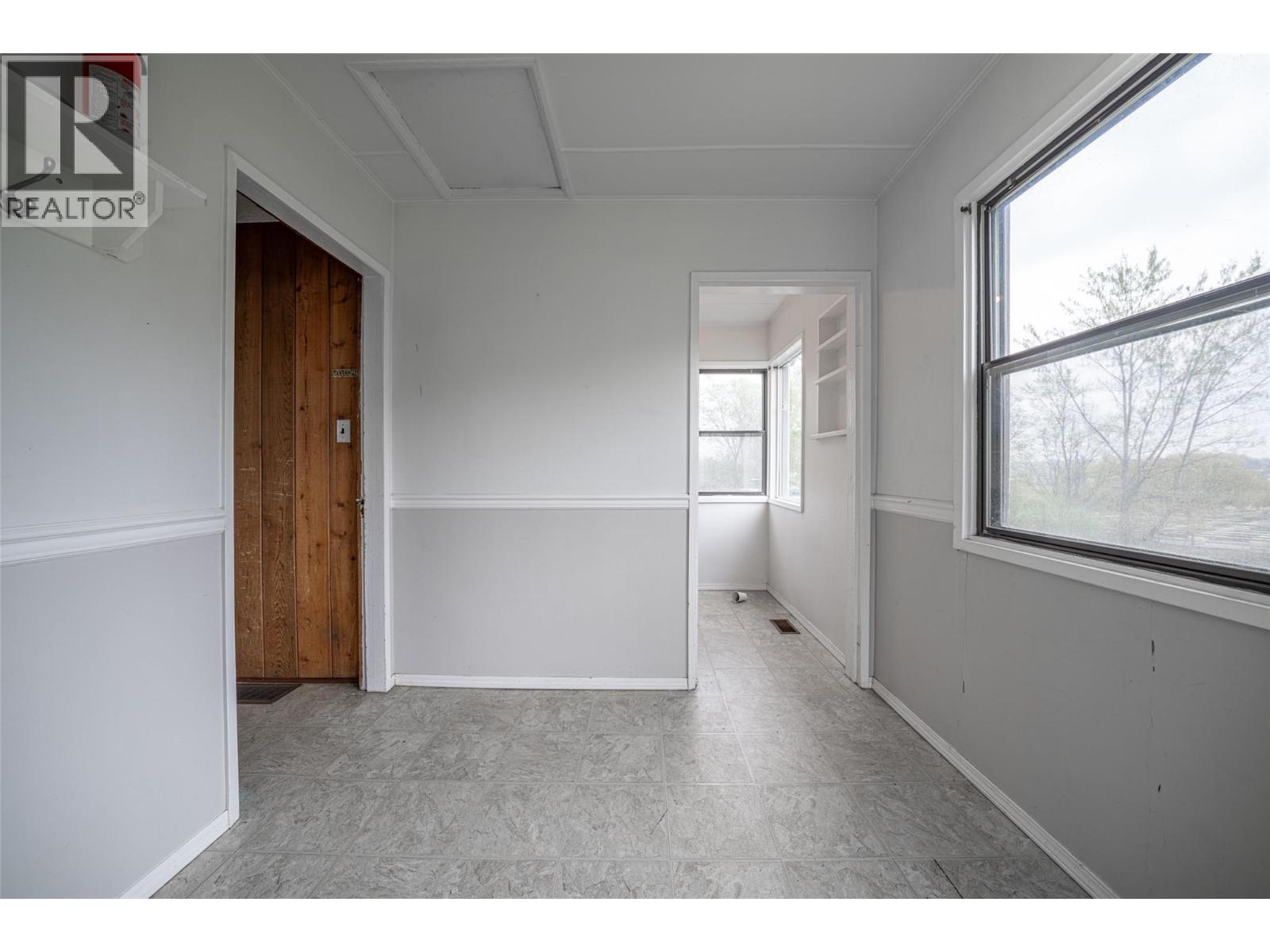 10091 6 Highway, Vernon