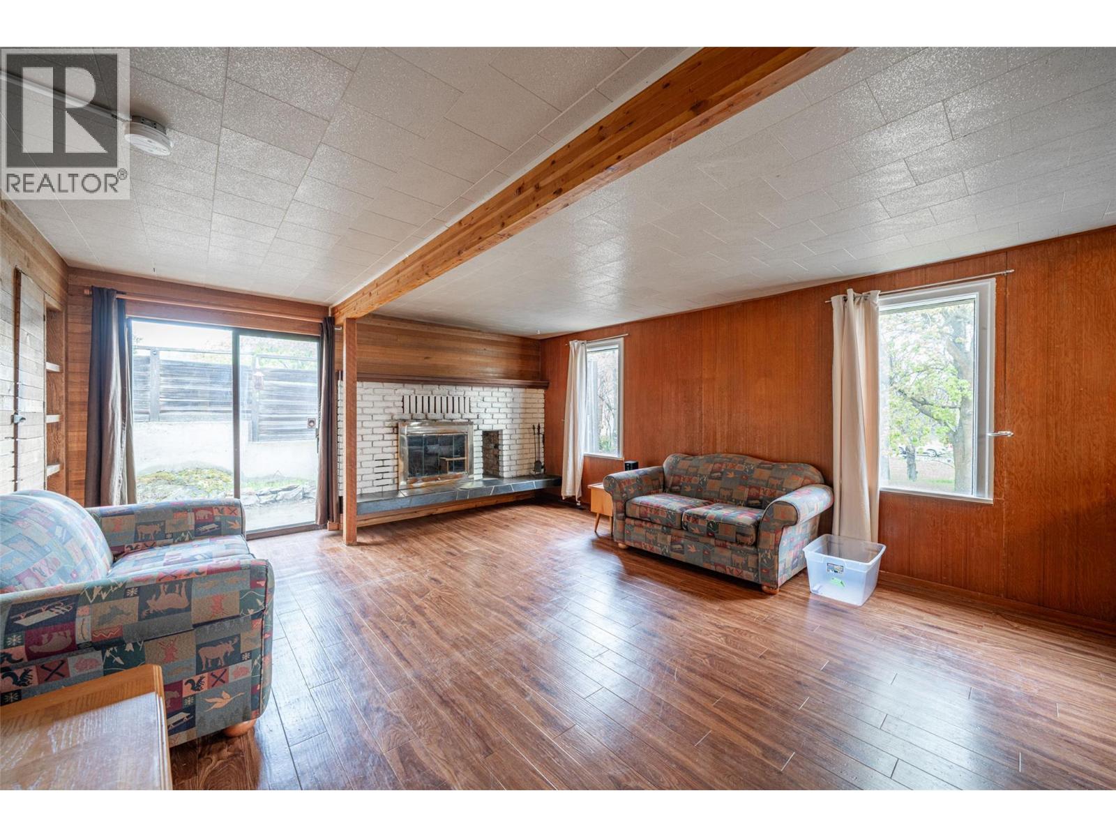 10091 6 Highway, Vernon