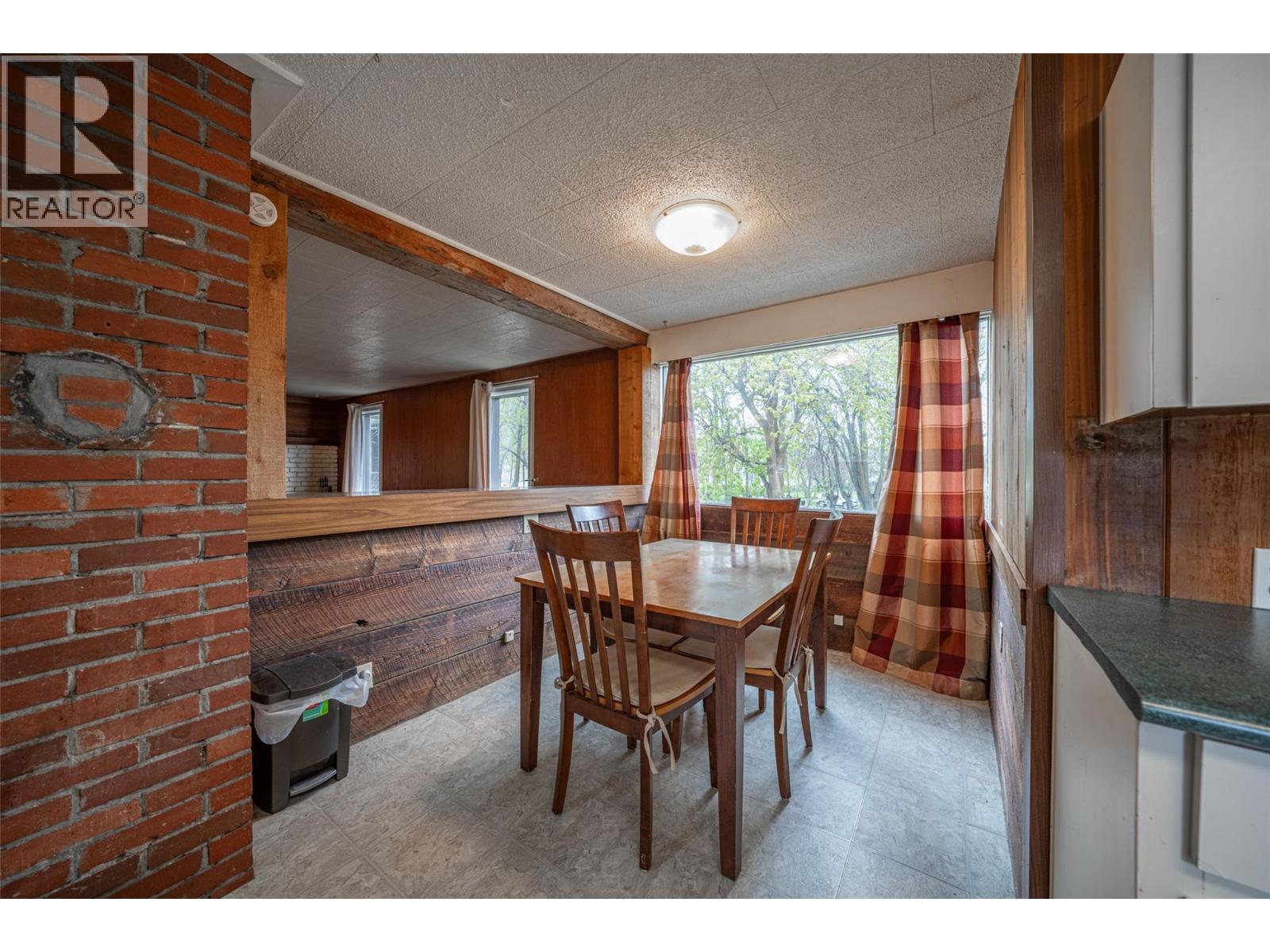 10091 6 Highway, Vernon