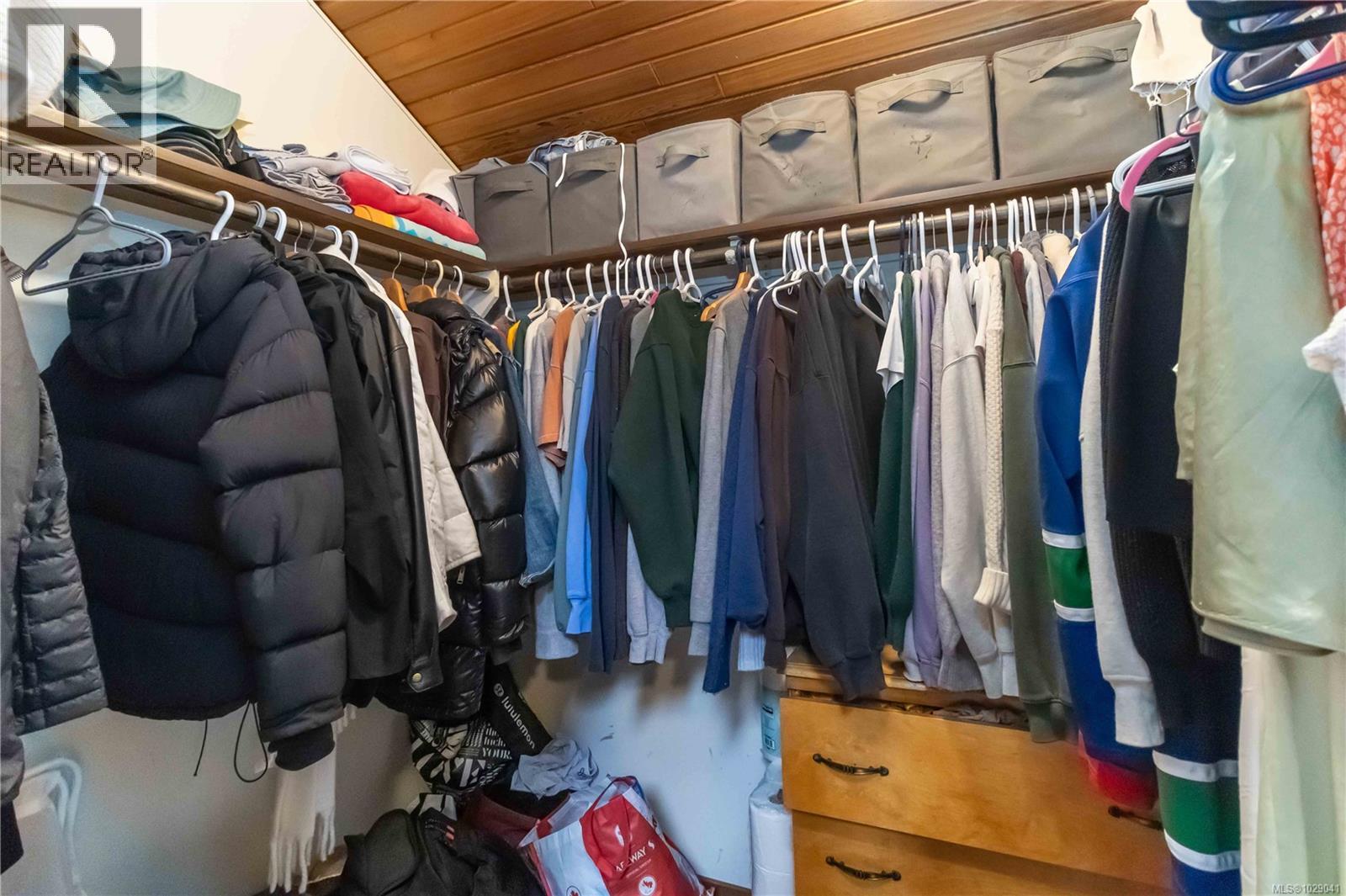 2753 ARBUTUS RD - 20