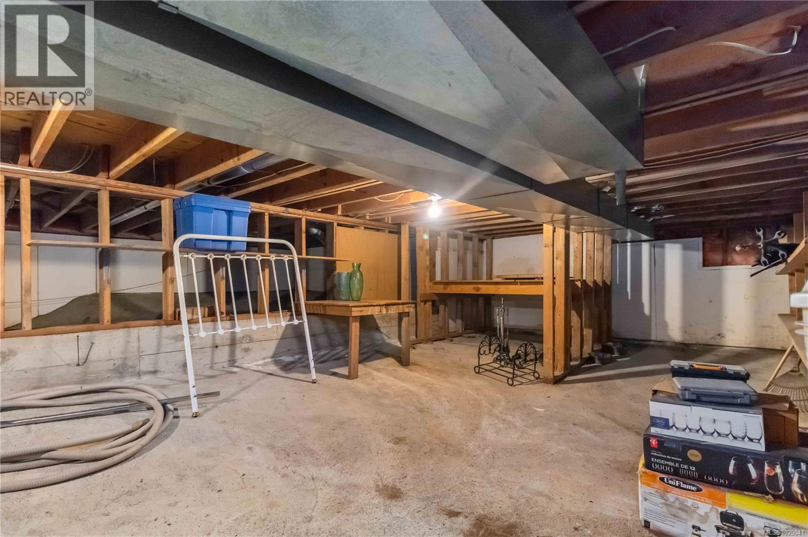 2753 ARBUTUS RD - 25