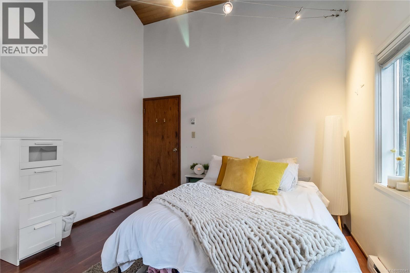 2753 ARBUTUS RD - 16