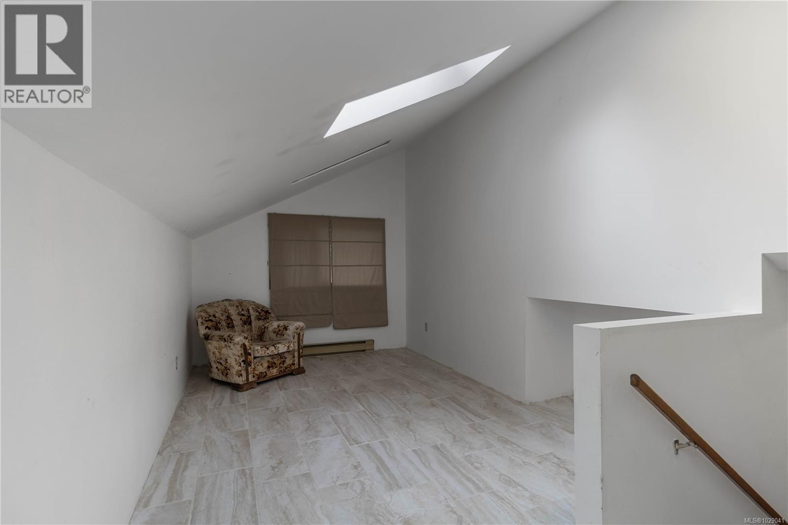 2753 ARBUTUS RD - 22