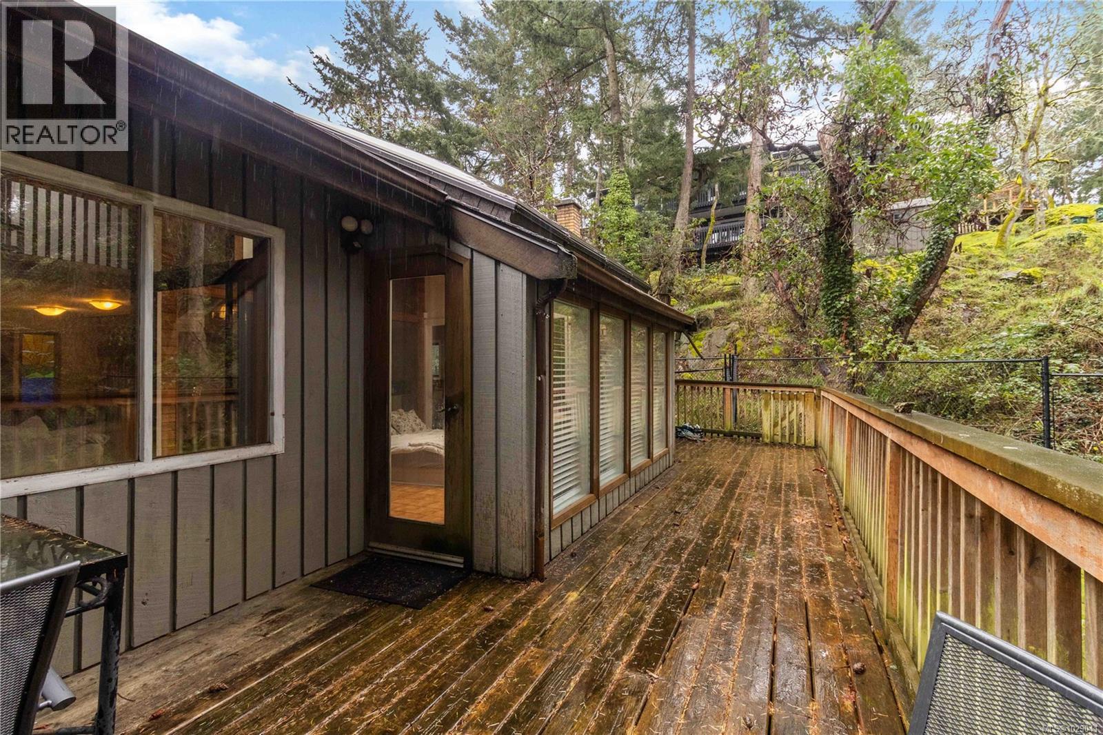 2753 ARBUTUS RD - 29