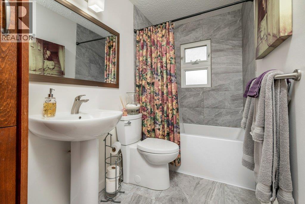 3211 Esquire Road, Ellison